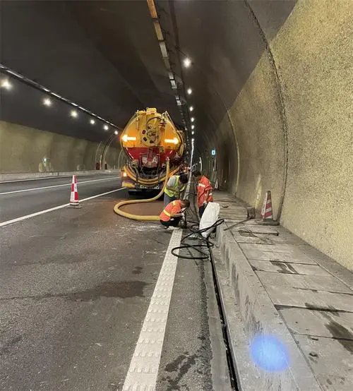 海盐隧道排水渠清淤